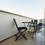 Carmona - By Sch アパート