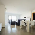 アパート Carmona - By Sch