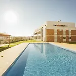 Carmona - By Sch アパート *